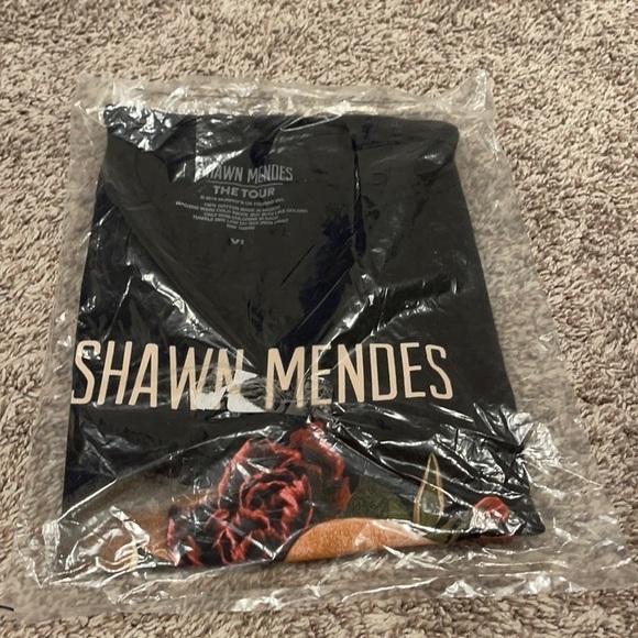 Shawn Mendes FLOWER MASK T-Shirt NEW - Picture 2 of 5
